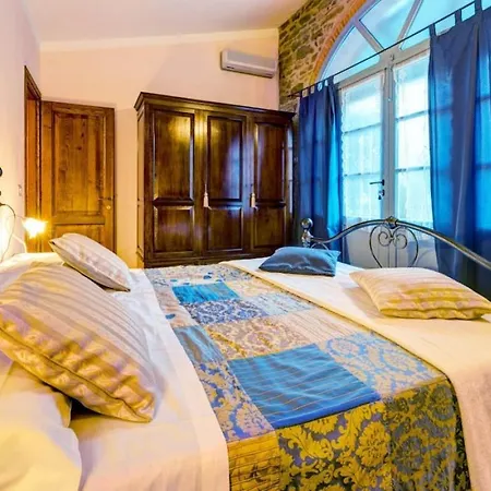 别墅 Fratticciola Sleeps 24 With Pool Air Con And Wifi *