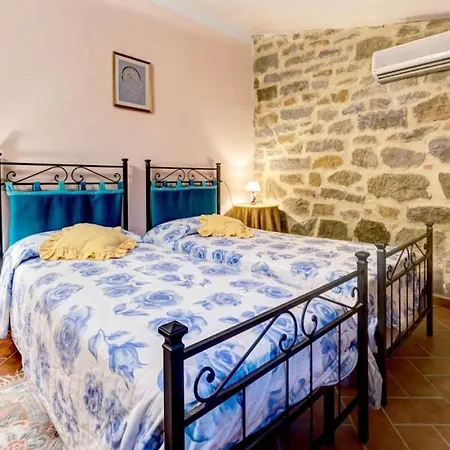 别墅 Fratticciola Sleeps 24 With Pool Air Con And Wifi *