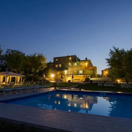 Fratticciola Sleeps 24 With Pool Air Con And Wifi 别墅