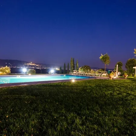 Fratticciola Sleeps 24 With Pool Air Con And Wifi
