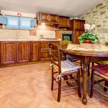 别墅 Fratticciola Sleeps 24 With Pool Air Con And Wifi