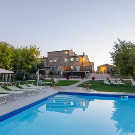 别墅 Fratticciola Sleeps 24 With Pool Air Con And Wifi *